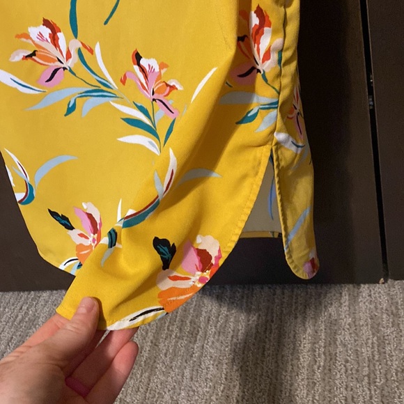 Forever 21 Tank Shell - Picture 2 of 3